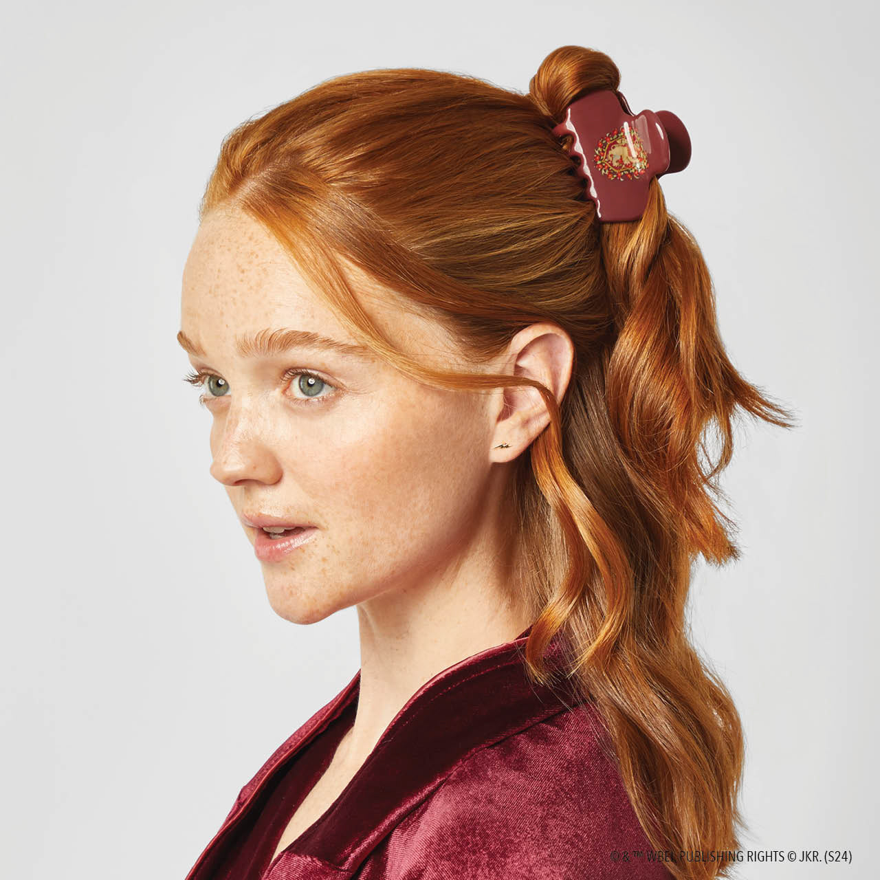 Kitsch x Harry Potter Cloud Claw Clip in Gryffindor - Image 3