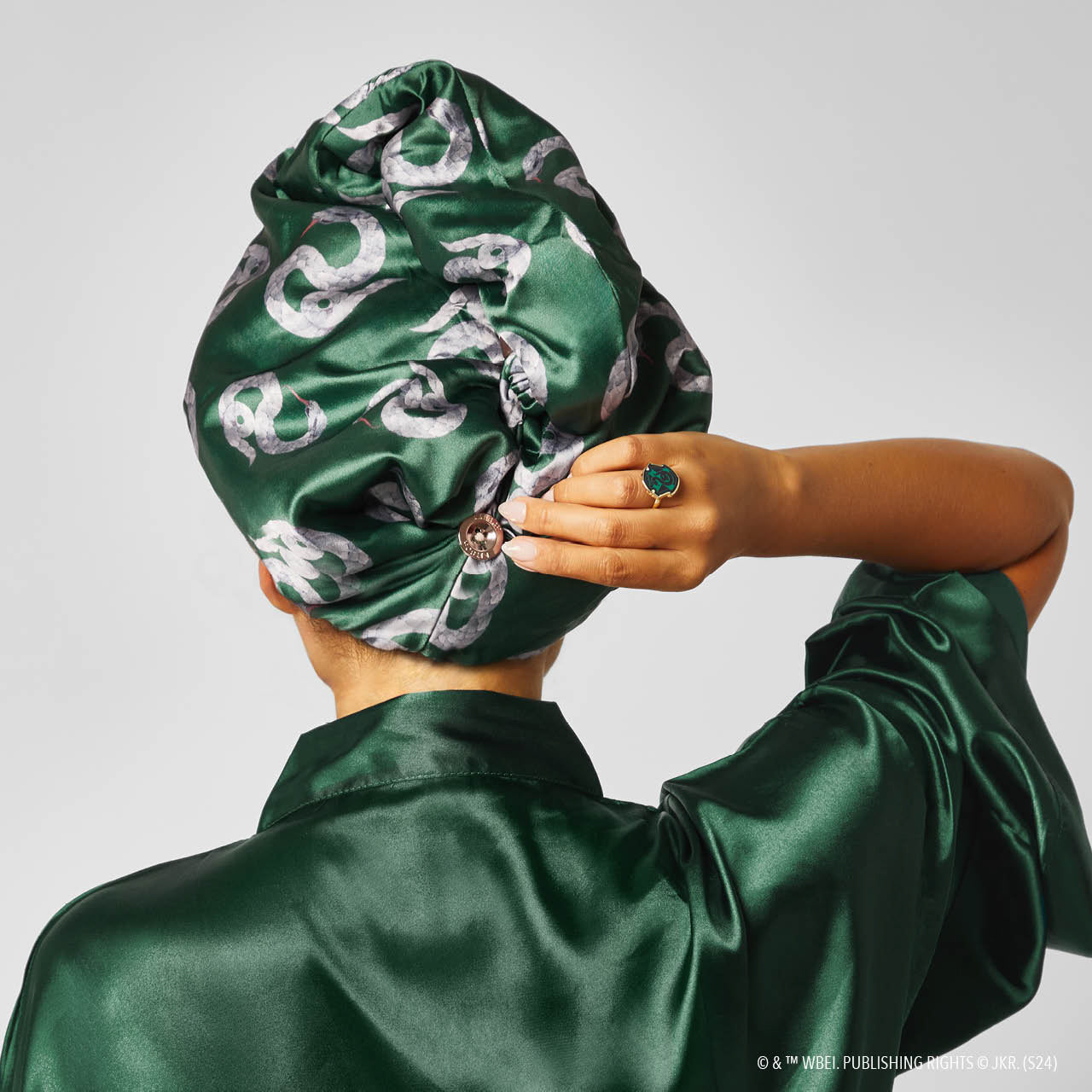 Kitsch x Harry Potter Satin Wrapped Hair Towel in Slytherin - Image 4